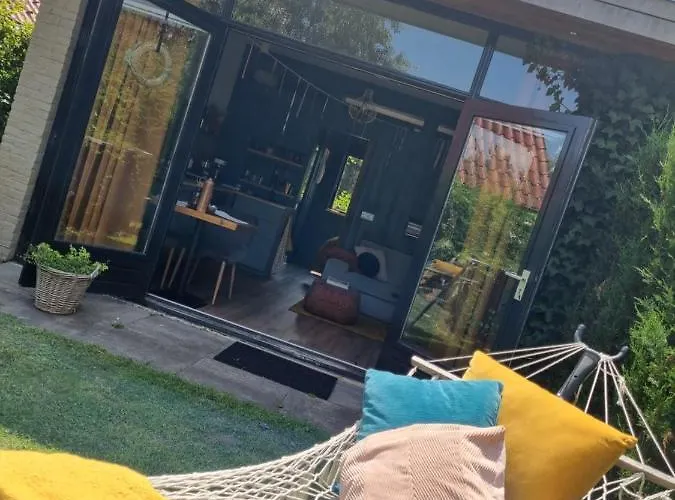 Tiny House In De Boomgaard Bed & Breakfast Stad aan 't Haringvliet photo