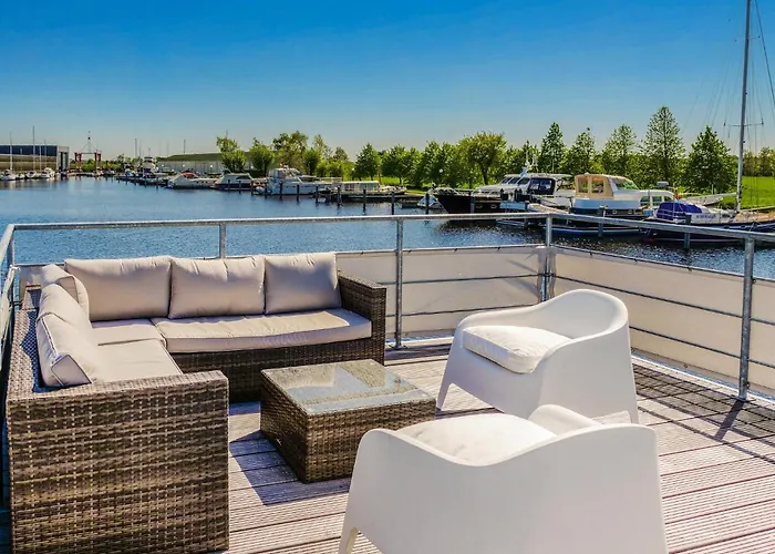 Cozy Ship In Aalsmeer With Wifi Leimuiden photo