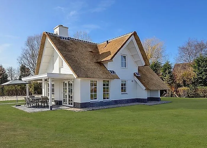 Piet Gijzenbrug Villa Sleeps 8 Wifi photo